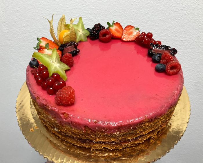 Punčová torta s ovocím