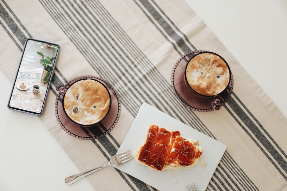 Káva a zákusok: prečo k medovníku nedávame espresso