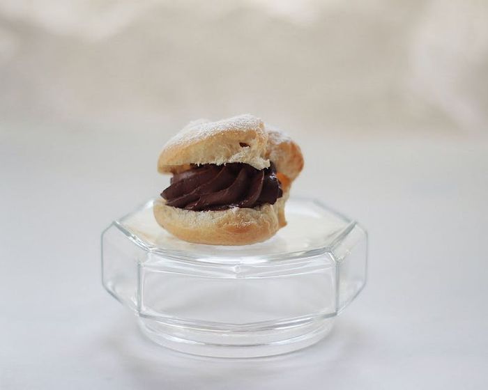 Profiterolka čokoládovo-nugátová
